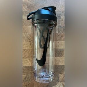 Nike TR Recharge Shaker Bottle 2.0